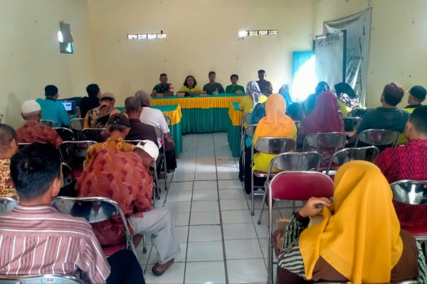 SELINGKUH HINGGA HAMIL, WARGA TUNTUT MUNDUR OKNUM PERADES SAMBONGREJO