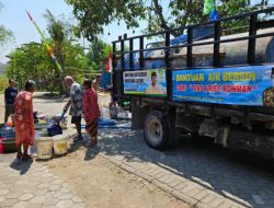 RELAWAN AHMAD LUTHFI DAN RELAWAN ASRI BERSINERGI BAGIKAN AIR BERSIH DI BLORA