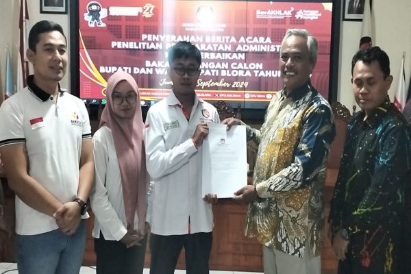 KPU NYATAKAN BERKAS ABU – ANDIKA  DAN ARIEF – RINI DI PILBUP BLORA MEMENUHI SYARAT