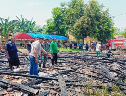 DUA RUMAH TERBAKAR DI DESA SAMBONGANYAR, KERUGIAN DITAKSIR MENCAPAI Rp 120 JUTA