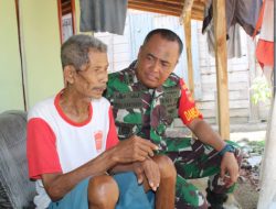 TERHARU, KAKEK DI BLORA UCAPKAN TERIMA KASIH SAAT DIKUNJUNGI DANDIM 0721/BLORA