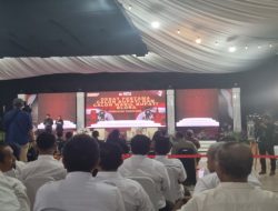 DEBAT BUPATI BLORA 2024 DIKRITIK: MODERATOR LEMAH, DESAIN PANGGUNG LAYAKNYA ‘RUMAH HANTU’