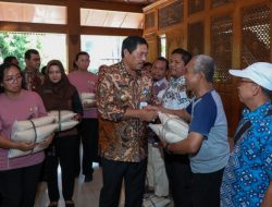 KURANGI BEBAN WARGA KURANG MAMPU, PEMPROV JATENG SALURKAN 10 TON BERAS CADANGAN PANGAN