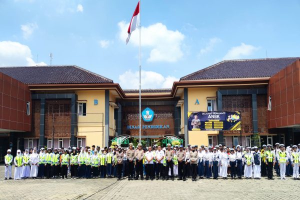 DIKNAS BLORA GANDENG SATLANTAS POLRES GELAR PELATIHAN PATROLI KEAMANAN SEKOLAH