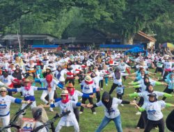 RIBUAN PESERTA MERIAHKAN NGOPENI SEHAT NGELAKONI SENAM DI NGAWEN