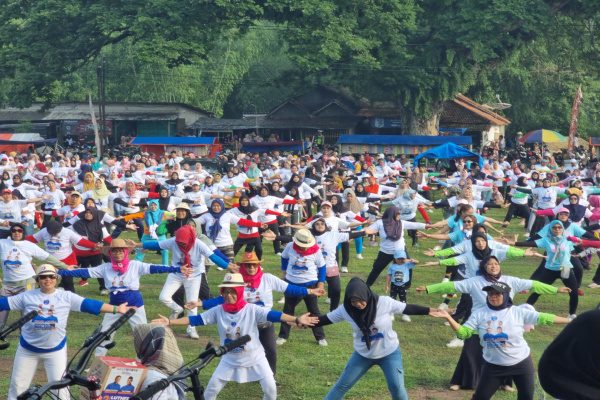 RIBUAN PESERTA MERIAHKAN NGOPENI SEHAT NGELAKONI SENAM DI NGAWEN