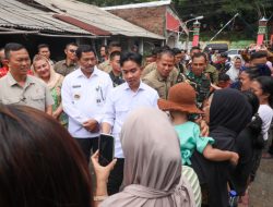 WARGA SEMARANG SAMBUT KUNJUNGAN WAPRES GIBRAN DAN PJ GUBERNUR JATENG