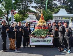 SEMARAK GREBEK GUNUNGAN HARI JADI BLORA KE-275, RIBUAN WARGA TUMPAH RUAH