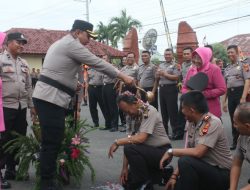 KAPOLRES BLORA PIMPIN UPACARA KENAIKAN PANGKAT PERSONEL POLRES BLORA