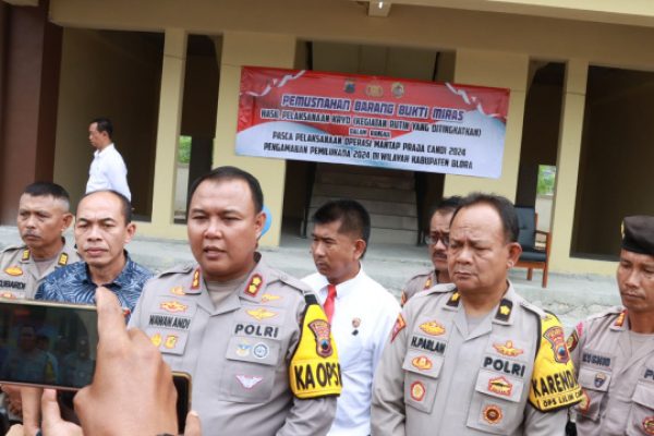 POLRES BLORA TUNTASKAN 2024 DENGAN PEMUSNAHAN BARANG BUKTI MIRAS DAN NARKOBA