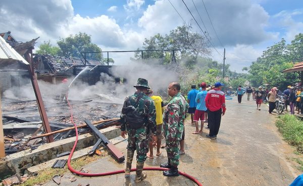 KORSLETING LISTRIK PICU KEBAKARAN DI DESA JETAK, KERUGIAN CAPAI Rp 300 JUTA