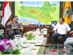 SEMANGAT OLAHRAGA DAN INTELEKTUAL DI FESTIVAL TENIS PROFESOR SEMARANG