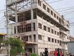 JATUH DARI CRANE DI PROYEK RS PKU MUHAMMADIYAH BLORA, 3 PEKERJA TEWAS