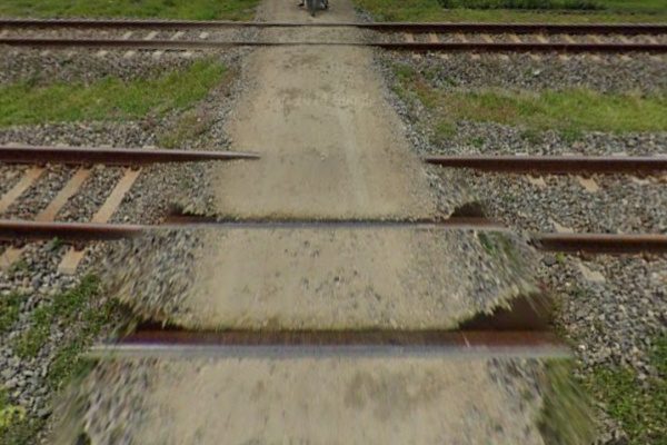 perlintasan rel kereta api Km 67+9 turut tanah Dk. Kedung Glonggong Desa Kediren Kec. Randublatung Kab. Blora
