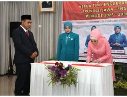 GUS YASIN TEKANKAN SINERGI PKK DAN PEMERINTAH DALAM SERAH TERIMA JABATAN KETUA TP PKK JATENG