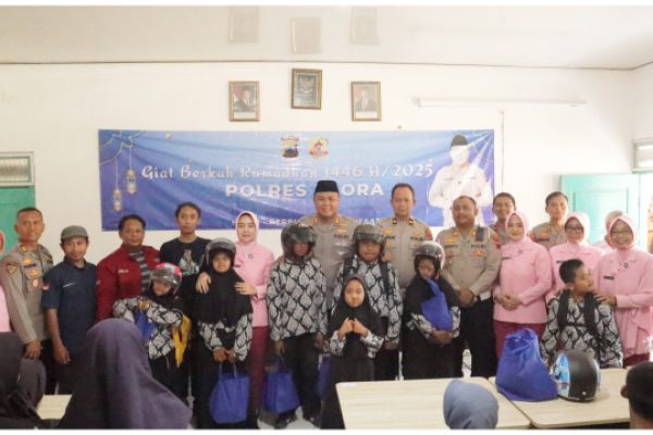 POLRES BLORA BERBAGI KEBAHAGIAAN RAMADHAN DI SLB NEGERI RANDUBLATUNG