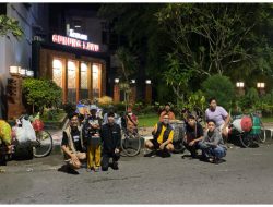 BERAWAL DARI NGOPI DAN DISKUSI, LAHIR AKSI SOSIAL ‘RAYAKAN HARI KEMENANGAN, BERBAGI KEBAHAGIAAN’
