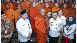 GUBERNUR JATENG SAMBUT BHIKKHU THUDONG: WUJUD NYATA TOLERANSI ANTARUMAT