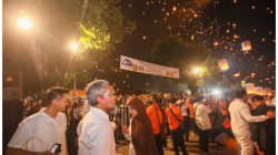 RIBUAN LAMPION WAISAK HIASI LANGIT BOROBUDUR, SEKDA JATENG: INI PESAN DAMAI UNTUK SEMUA