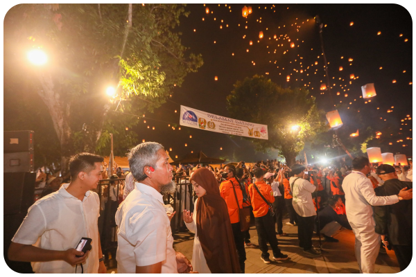RIBUAN LAMPION WAISAK HIASI LANGIT BOROBUDUR, SEKDA JATENG: INI PESAN DAMAI UNTUK SEMUA