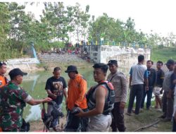 TERGELINCIR DI JEMBATAN KALI LUSI, PENGENDARA MOTOR MEREGANG NYAWA