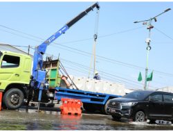BETON PEMBATAS DIPASANG DI DEPAN POLYTRON, U-TURN DITUTUP DEMI URAI MACET ROB SAYUNG