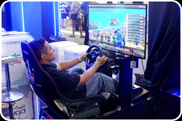SERUNYA JATENG FAIR 2025: BAPENDA BAWA SIMULATOR BALAP DAN LAYANAN SAMSAT GO