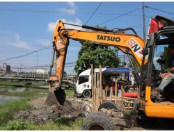 SUNGAI DOMBO DIKERUK, PEMPROV JATENG GENCAR ATASI ROB DI SAYUNG DEMAK