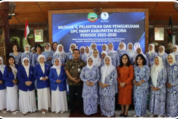 DPC IWAPI BLORA DIKUKUHKAN, BUPATI AJAK MAJUKAN UMKM DAN PEREMPUAN WIRAUSAHA