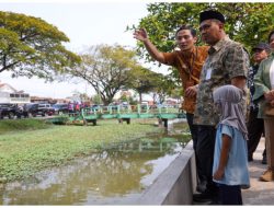 TAJ YASIN TINJAU NORMALISASI SUNGAI PELAYARAN DEMAK UNTUK ATASI ROB