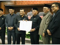 APBD PERUBAHAN JATENG 2025 DISAHKAN, GUBERNUR TEKANKAN PRIORITAS LAYANAN DASAR DAN INFRASTRUKTUR