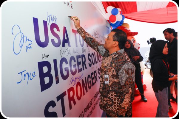 PABRIK SOLAR PANEL TERBESAR DI ASIA TENGGARA RESMI BEROPERASI DI BATANG