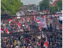 BUKAN CUMA RAKYAT, PARA KEPALA DAERAH JUGA HARUS BELAJAR DARI “DEMO PATI”