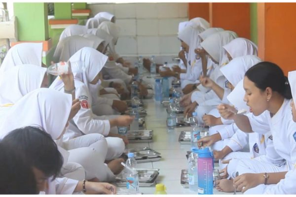 PROGRAM MBG HADIR DI SMK BHAKTI HUSADA BLORA, SISWA SENANG BISA HEMAT UANG SAKU