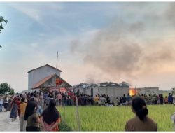 GUDANG OPEN TEMBAKAU DI KUTUKAN RANDUBLATUNG LUDES TERBAKAR, KERUGIAN CAPAI RP300 JUTA