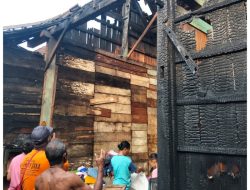 RUMAH WARGA JATISARI TERBAKAR, WARGA KOMPAK PADAMKAN API